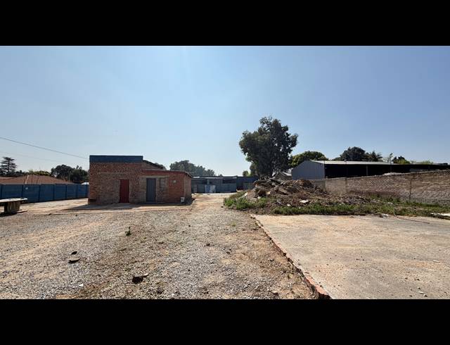 588M² INDUSTRIAL YARD FOR SALE IN PETIT